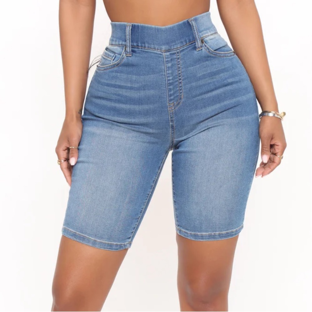 Croft & Barrow High Rise Denim Modern Pull-On Shorts